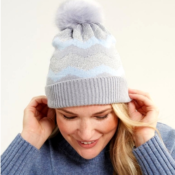 Vera Bradley Cosy Hat in Winter Chevron - Picture 2 of 8